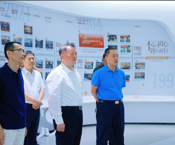 ?陈利众主席带队调研尊龙时凯丝绸，，，赋能丝绸经典工业?