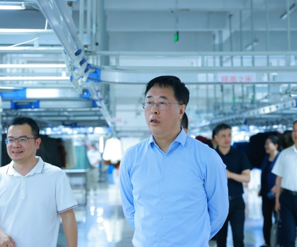 农行总行田继敏向导一行调研尊龙时凯丝绸 共探银企相助新机缘